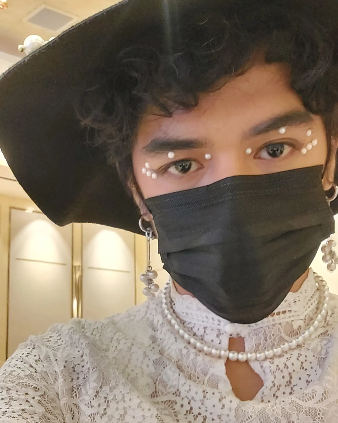 My final makeup look with the mask